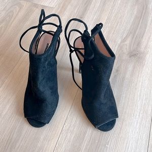 BCBGeneration faux suede heels